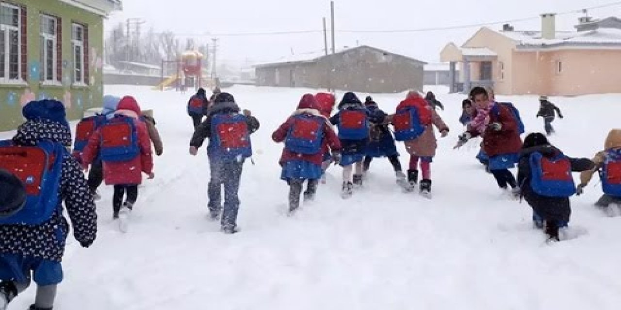 Hakkari’de okullar tatil edildi