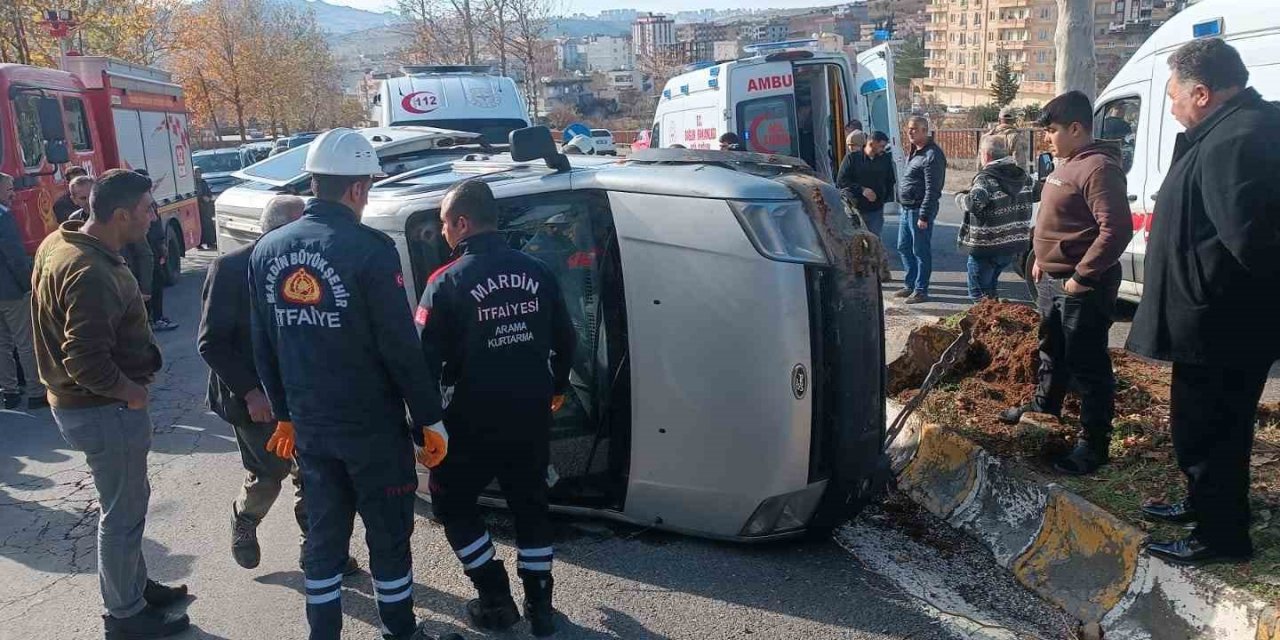 Hafif Ticari Araç Takla Attı:4 Yaralı