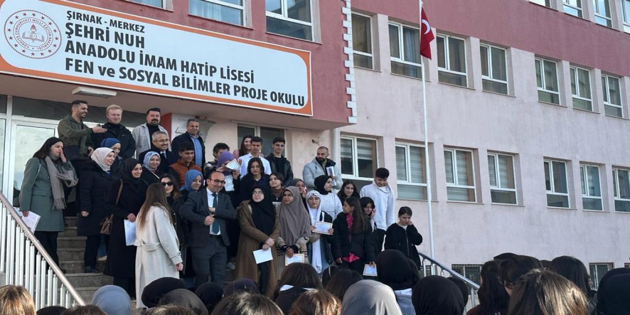 Şırnak'ta Öğrenciler Karnelerini Almaya Başladı