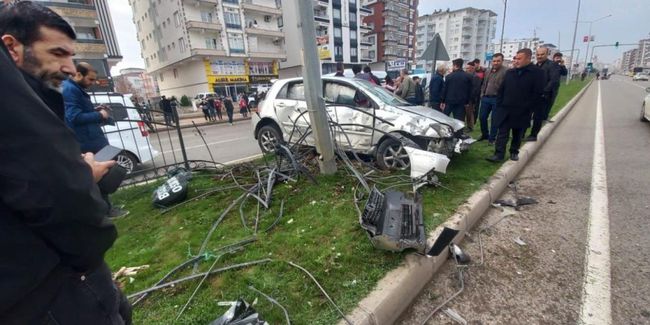 Kontrolden çıkan araç çarptıktan sonra durabildi, 1 yaralı