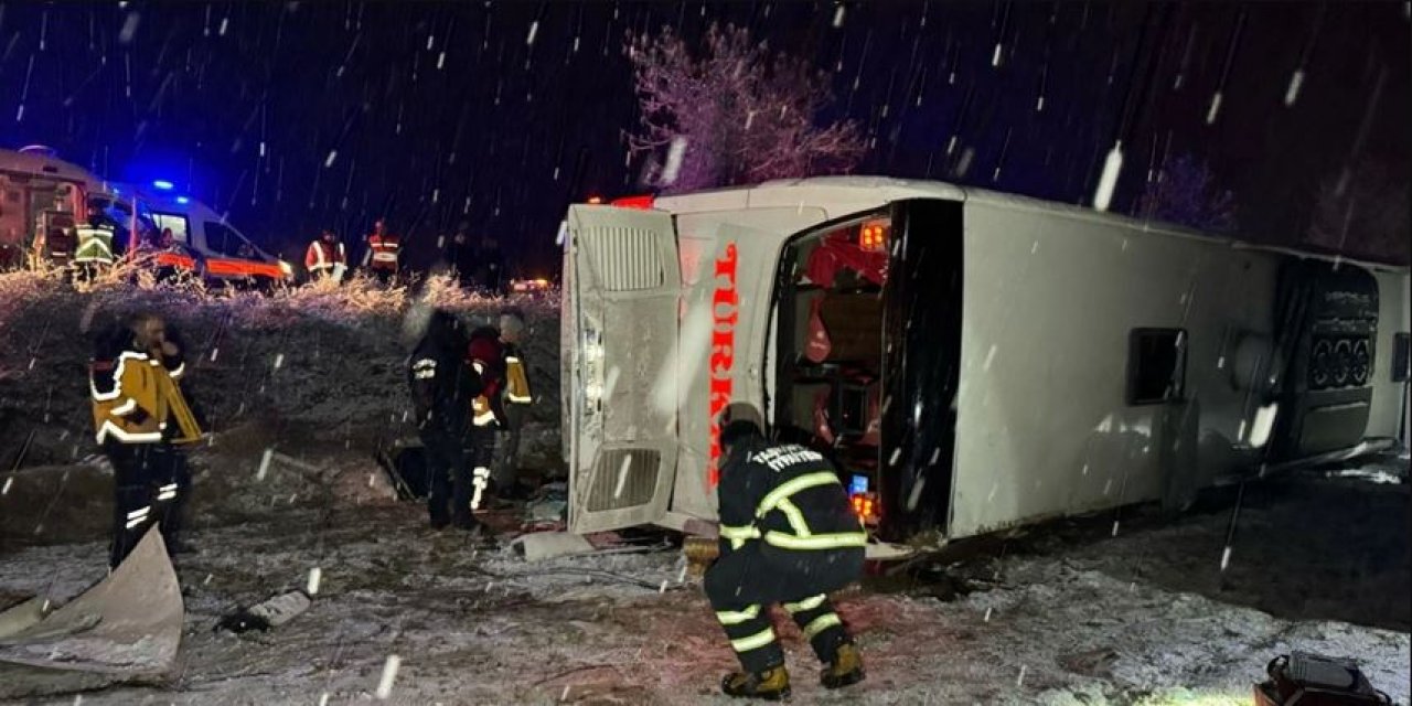 Yolcu Otobüs Tarlaya Uçtu: 6 Ölü, 33 Yaralı