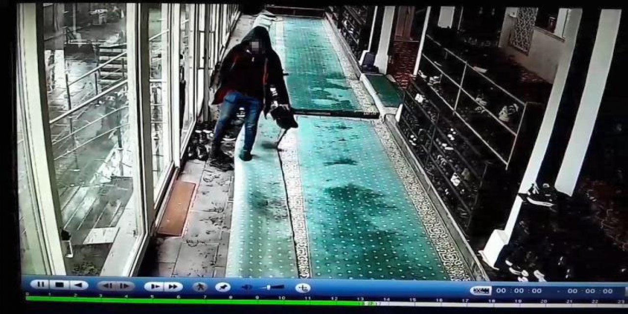 Bu Kadarı da Pes Dedirtti: Camide Ayakkabı Hırsızlığı Kamerada