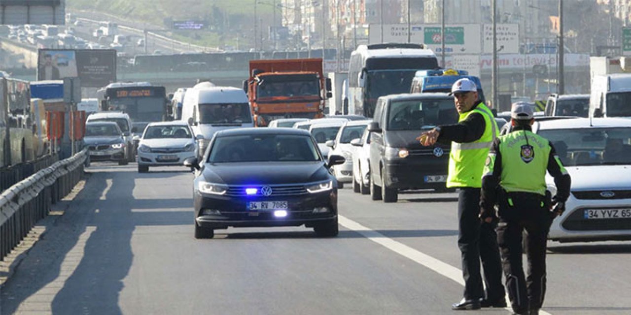 81 İlde Çakar Lamba Operasyonu: 807 Sürücüye 5 Milyon TL Ceza