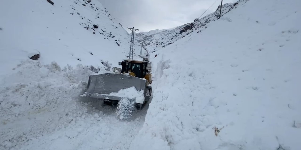 Şırnak’ta 1 İl, 12 Köy Ve 8 Mezra’ya Ulaşım Sağlanmıyor