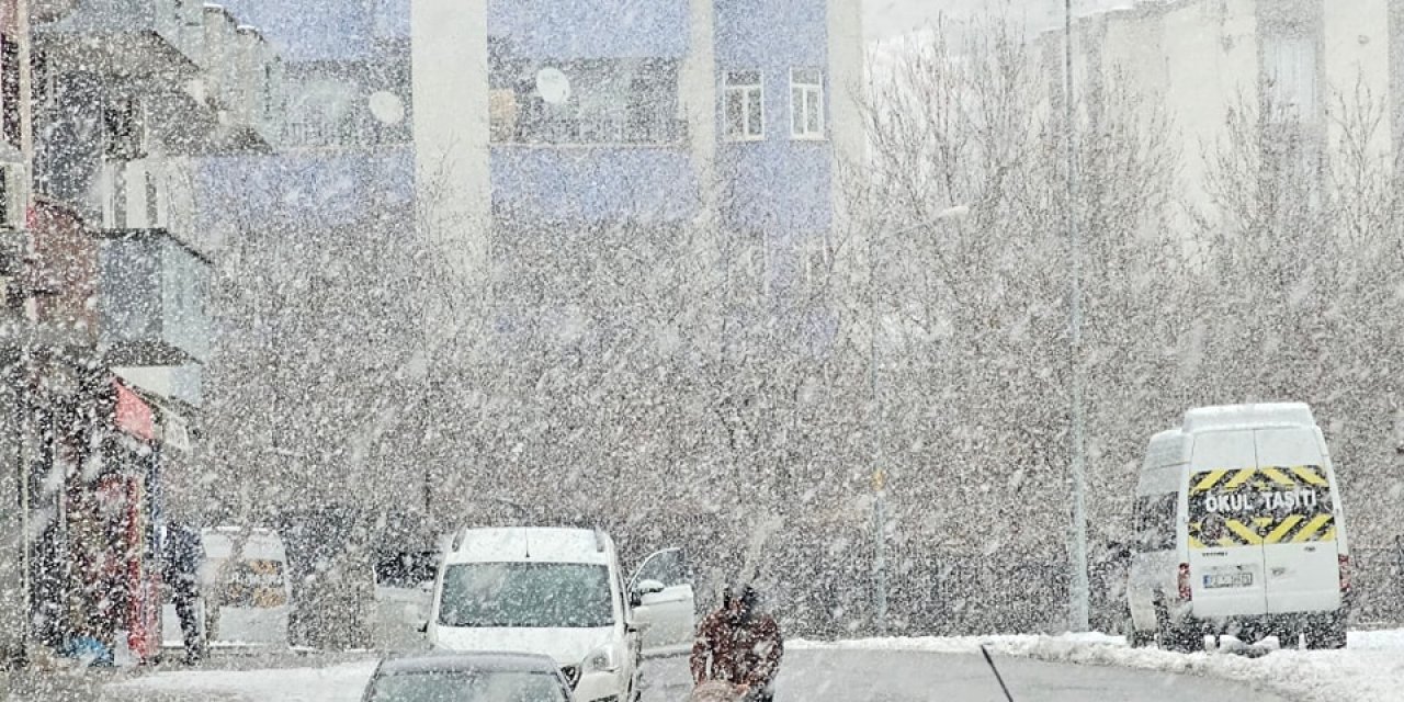 Meteoroloji’den Vatandaşlara Uyarı! Şırnak’ta kar yağışı Yeniden Başladı