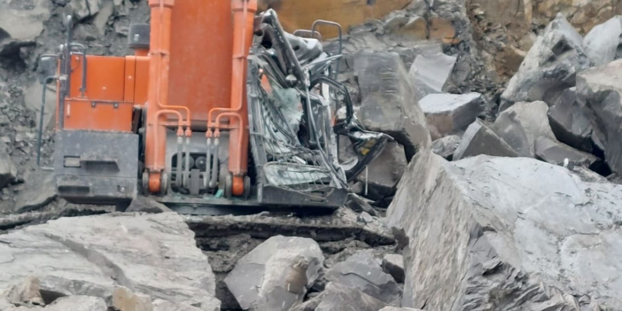 Şırnak Kömür Ocaklarında Kepçenin Üzerin Kaya Düştü:1 Yaralı