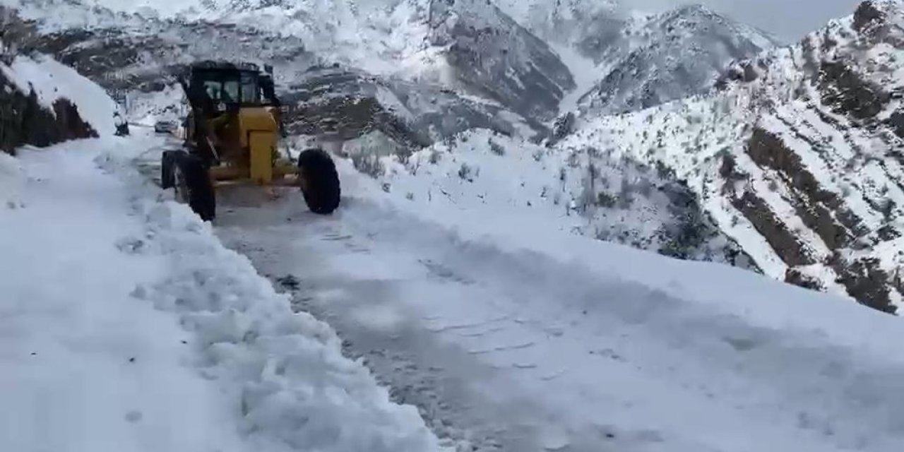 Şırnak'ta Kar Nedeniyle Kapalı Olan İki Mezra Yolu Ulaşıma Açıldı