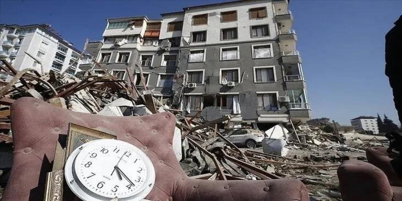 Deprem bölgesinde yıl dönümünde eğitime ara verildi