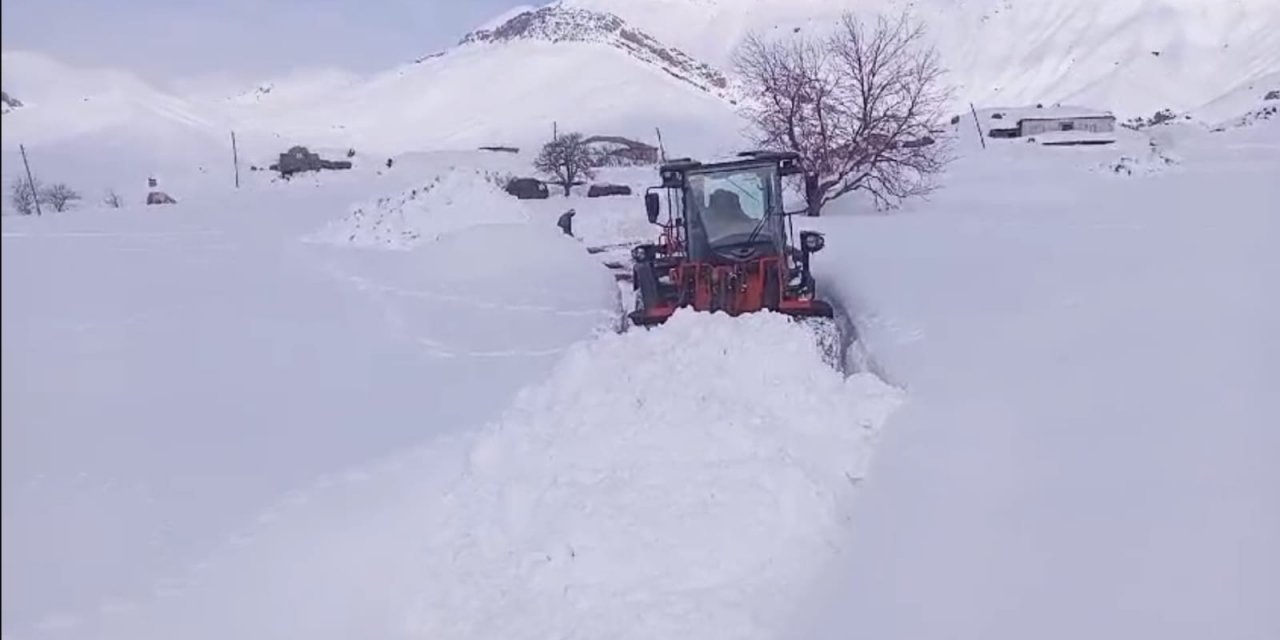 Şırnak-Hakkari Karayolu Ağır Araç Trafiğine Kapandı