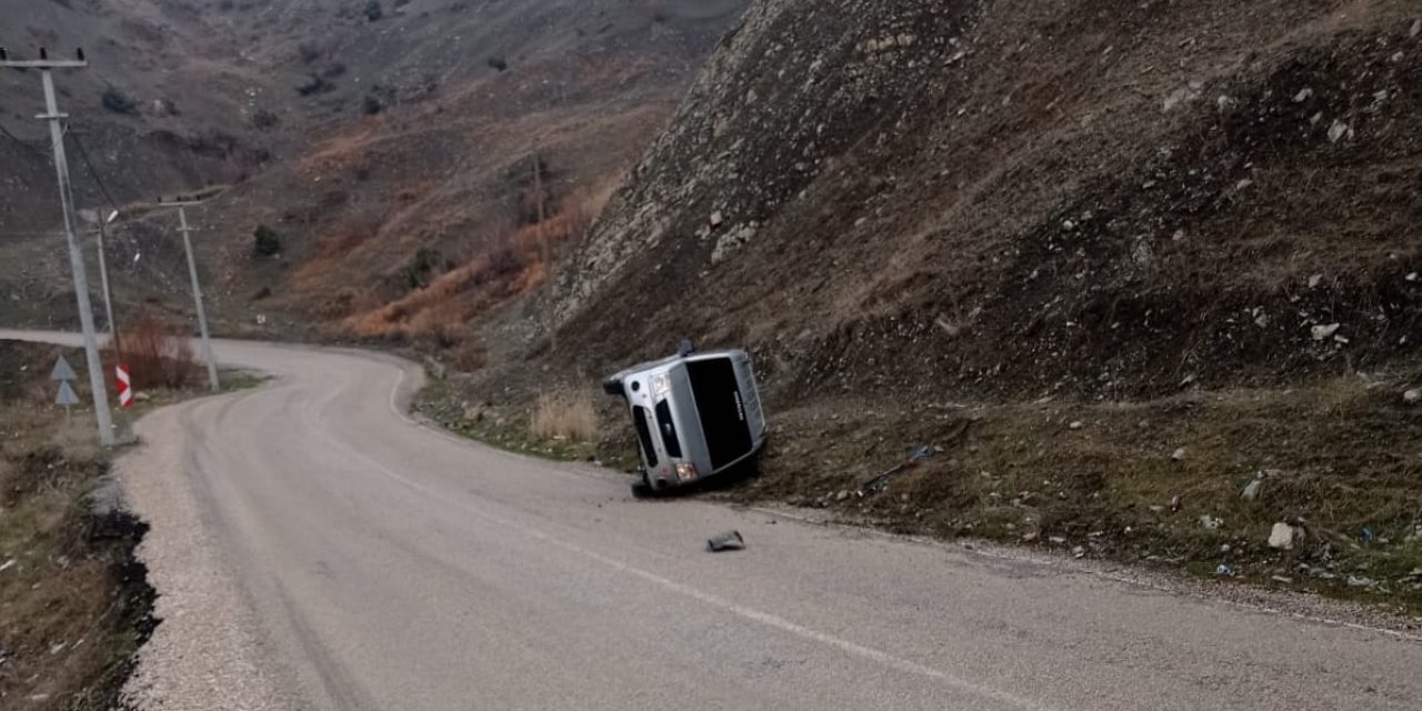 Şırnak’ta Kayganlaşan Yolda Araç Yan Yattı