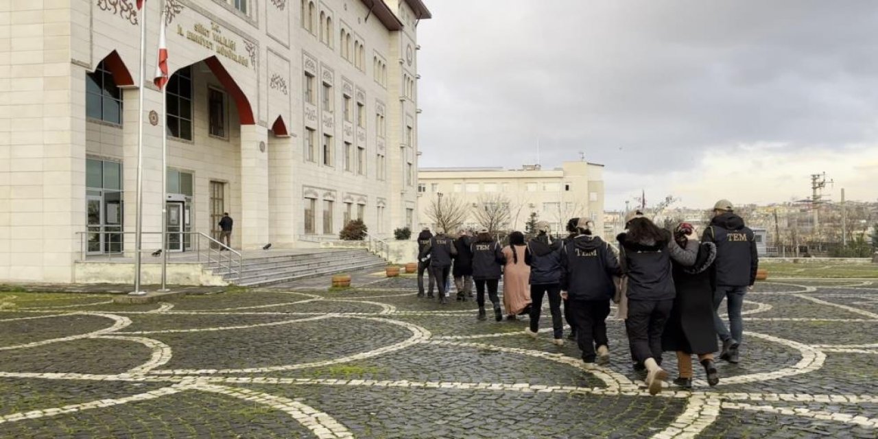 Siirtte PKK/KCK propagandası yapan 13 şüpheli gözaltına alındı