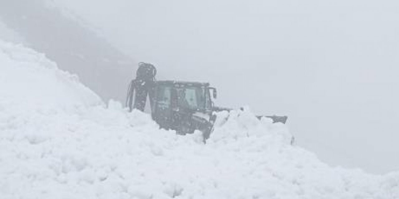 Şırnak’ta çığ nedeniyle kapanan yol ulaşıma açıldı