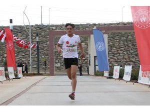 Şanlıurfa'da Kurtuluş Koşusu 450 sporcunun katılımıyla gerçekleşti