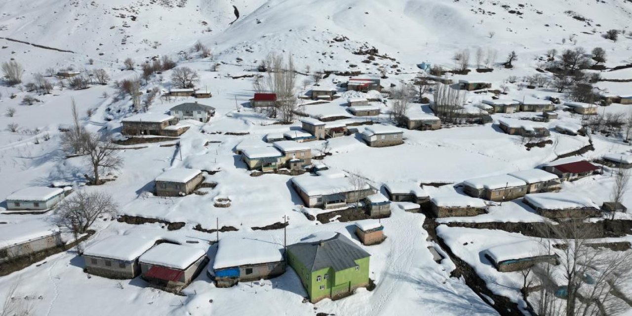 Şırnak'ta 150 Haneli Köyde Tek Katlı Evler Kara Teslim Oldu