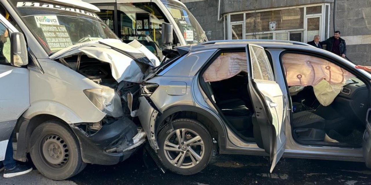 6 aracın karıştığı zincirleme kazada 12 kişi yaralandı