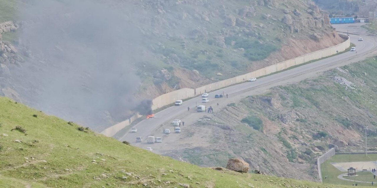 Şırnak’ta Seyir Halindeki Araç Yandı