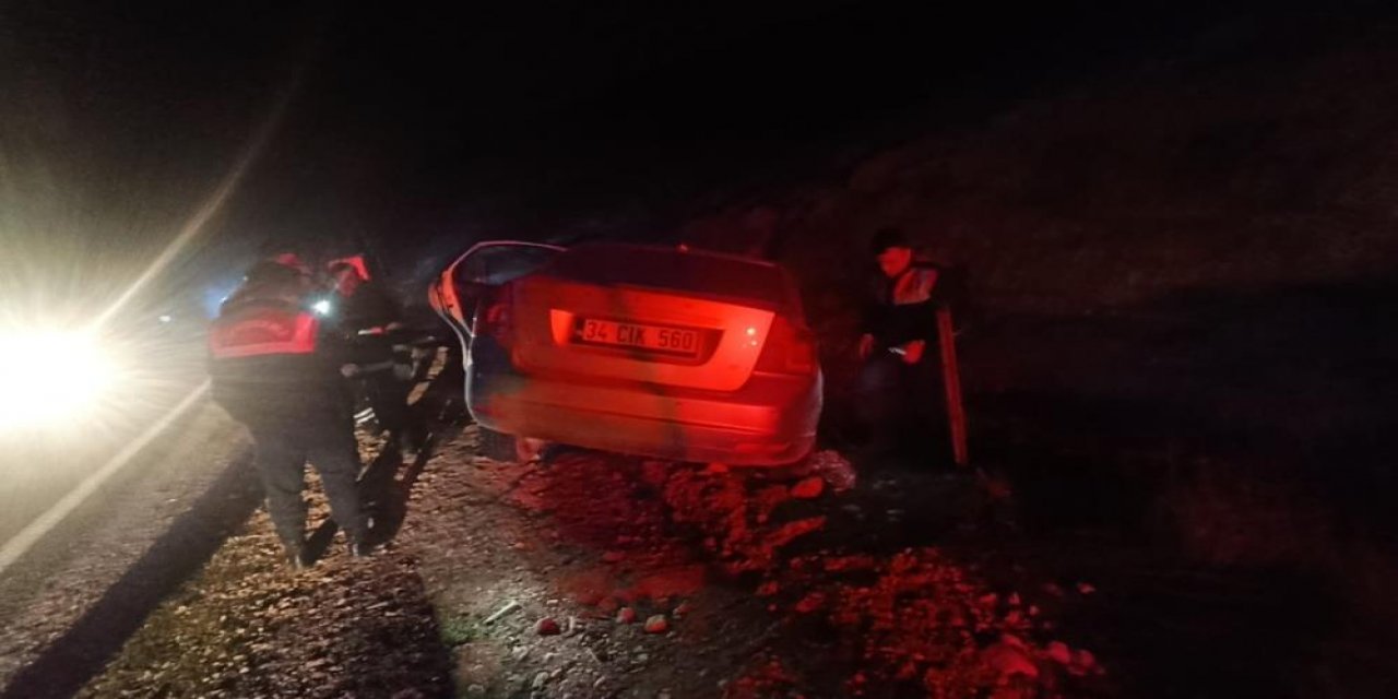 Şarampole devrilen araçta 5 kişi yaralandı
