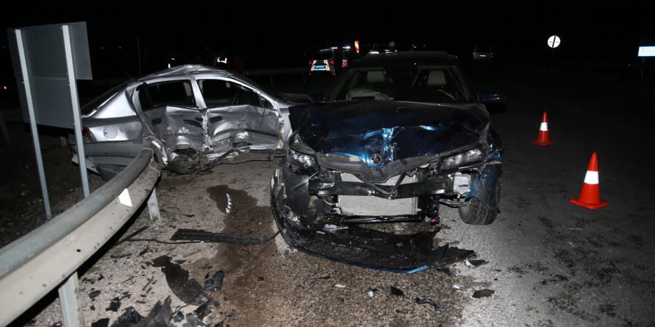 Diyarbakır'da iki otomobil çarpıştı: 1 kişi öldü, 3 kişi yaralandı