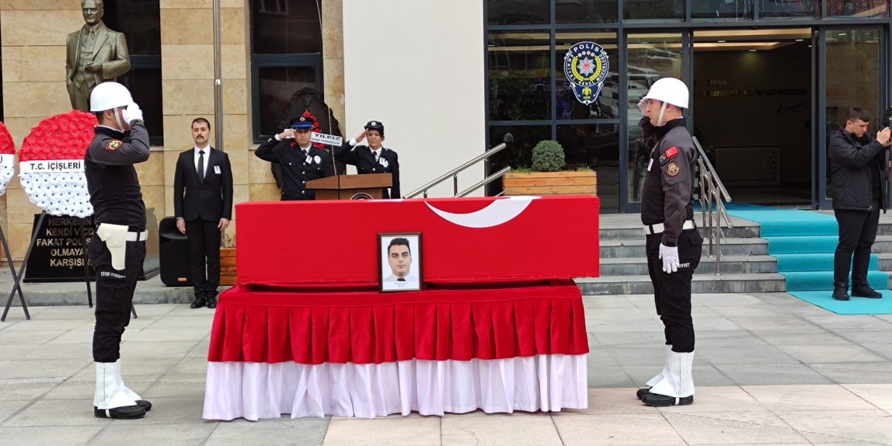 Şırnak'ta Hem doğum gününde hem de polis olduğu tarihte şehit olan Fırat Der için tören