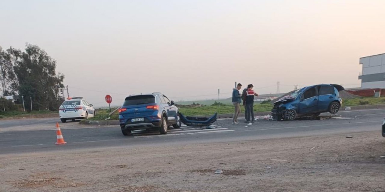 İki Araç Kafa Kafaya Çarpıştı: Uzman Çavuş Hayatını Kaybetti 2 Kişi Yaralandı