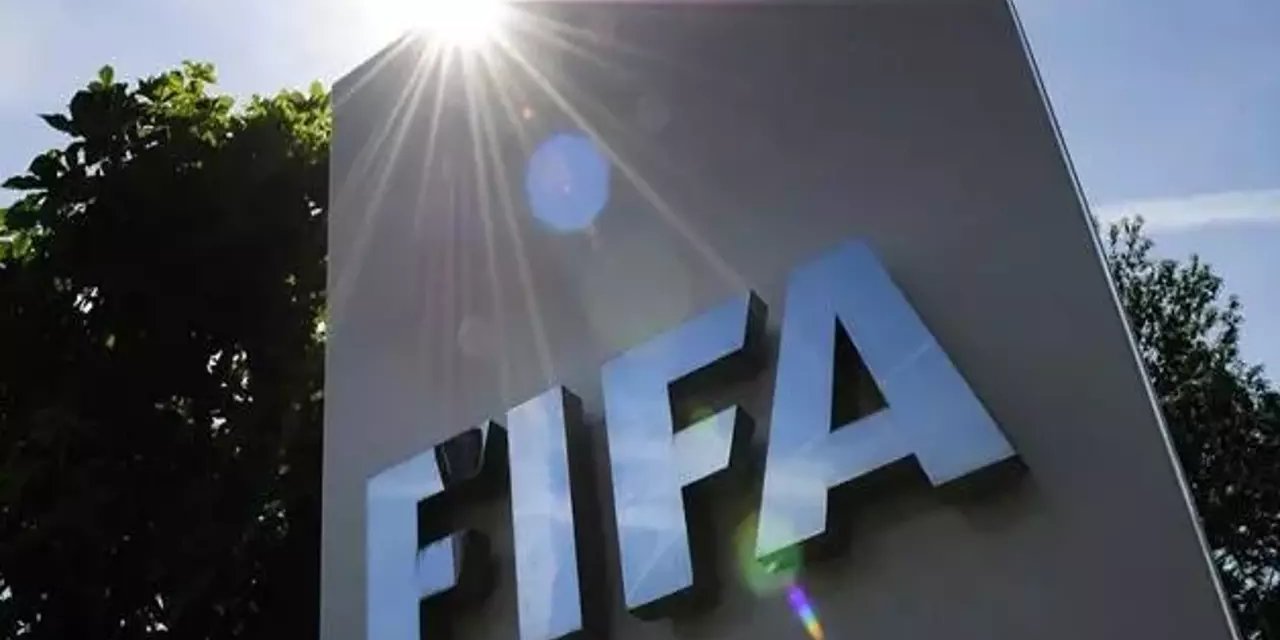 FIFA'dan Türk Takımlarına Şok Ceza! 3 Dönem Transfer Yasağı Getirildi, İşte Detaylar