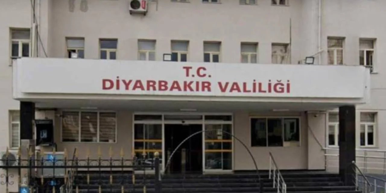 Diyarbakır Valiliği Açıkladı: Polise Çarpan Araç Kaçtı