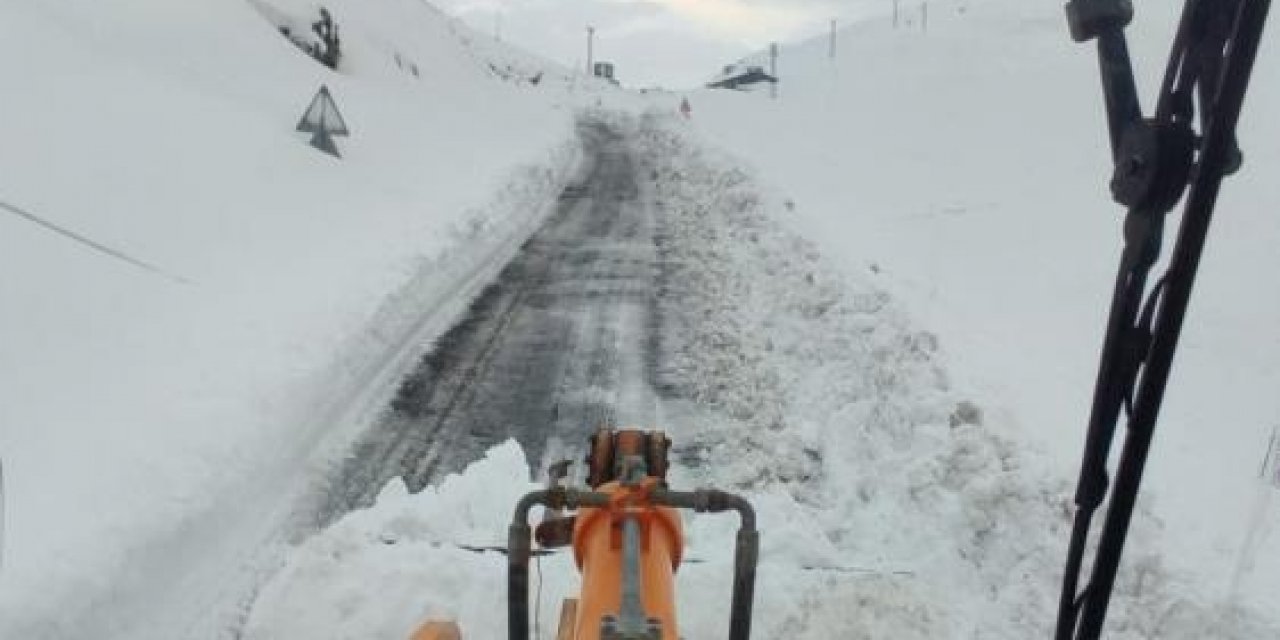 Şırnak baharda karakış yaşıyor, Kar yağışı nedeniyle kapanan yollar açılıyor