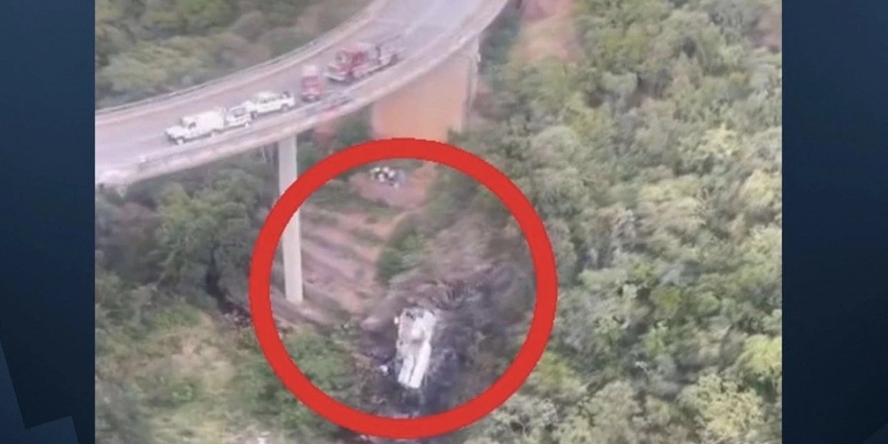 Yolcu otobüsü köprüden uçtu: 45 kişi hayatını kaybetti