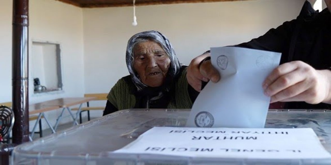 Türkiye’nin en yaşlı seçmeni sandığa giderek oyunu kullandı