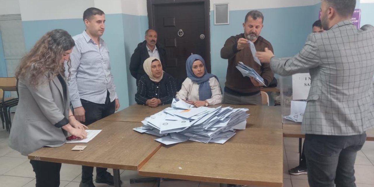 Oy verme işlemleri biten Şırnak’ta sandıklar açıldı, sayım yapılıyor