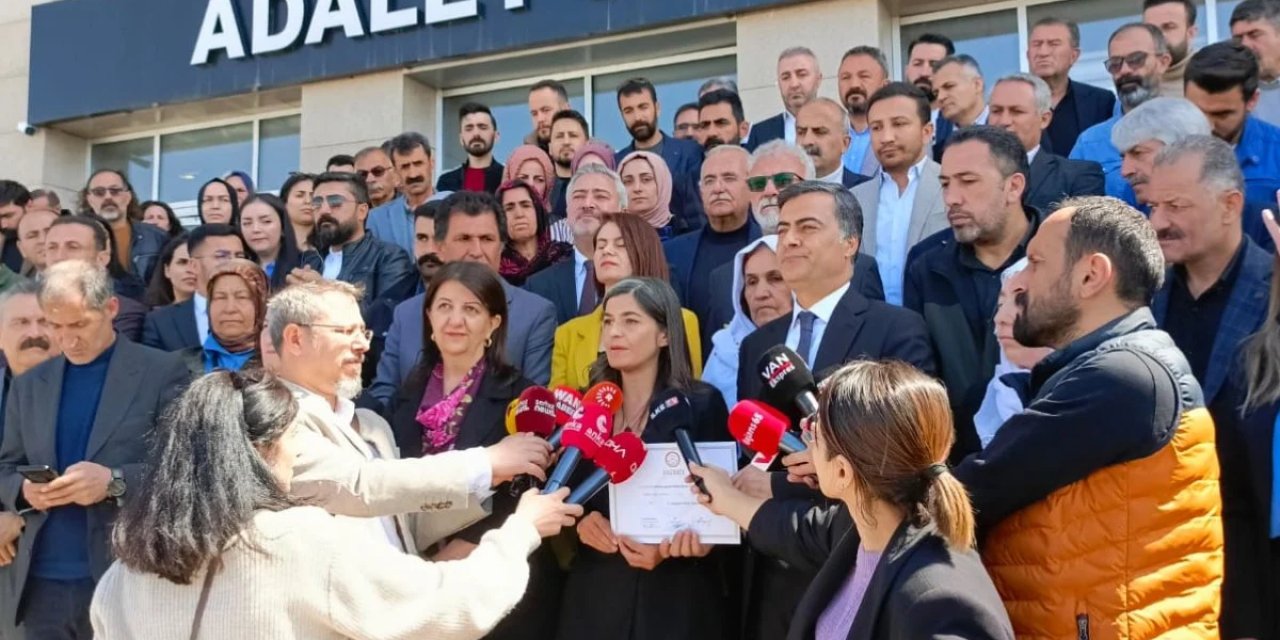 Van Büyükşehir Belediye Başkanı Abdullah Zeydan Mazbatasını Aldı