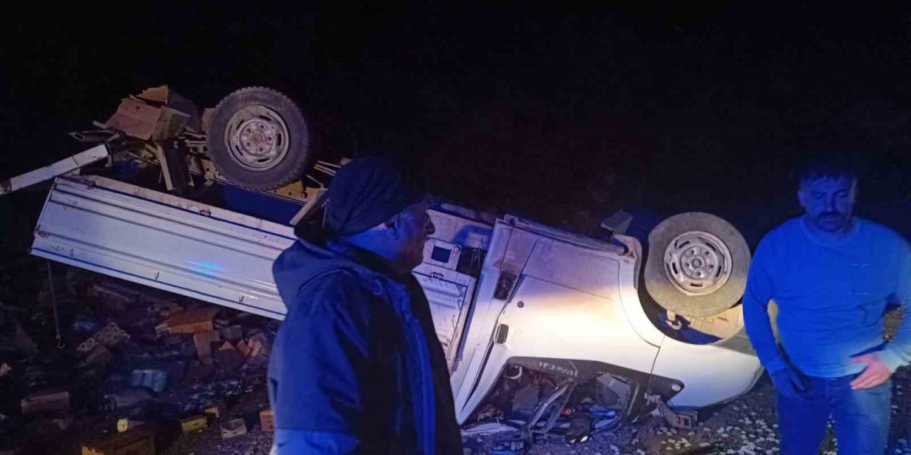Hakkari’de kamyonet takla attı: 2 yaralı