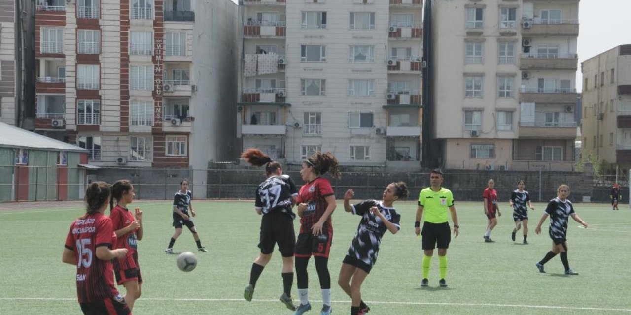 Cizre kadın futbol takımı, Bitlis’i sahasında mağlup etti