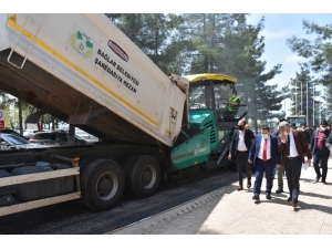 Bağlar Belediyesi, Dicle Üniversitesi hastaneleri çevresinde asfalt çalışması gerçekleştirdi