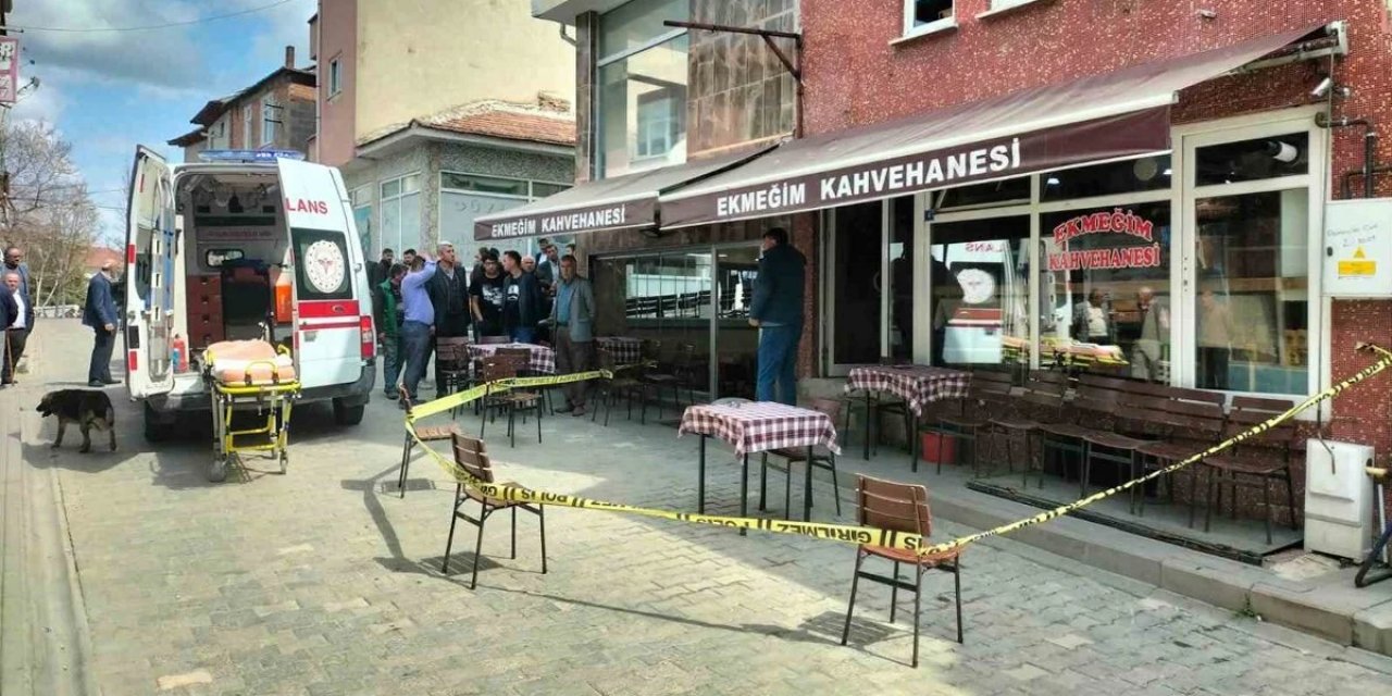 Kahvehanede Dehşet! Husumetlilerin silahlı kavgasında 2 kişi hayatını kaybetti