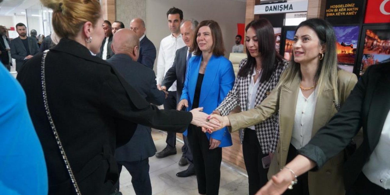 Diyarbakır Büyükşehir Belediye Başkanı Bucak, personeli karşıladı