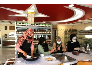 Mardinli kadınlar ürettikleri yöresel lezzetleri ülkenin dört bir yanına ulaştırıyor