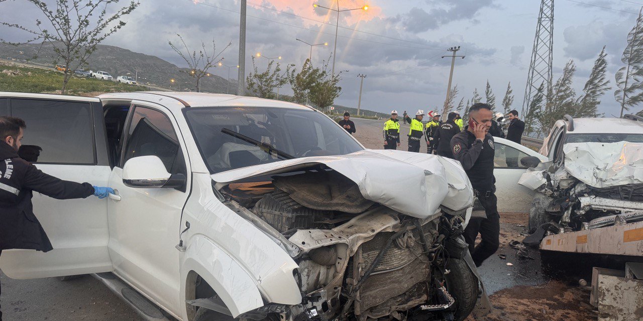 Şırnak’ta iki araç çarpıştı, 2 kişi hayatını kaybetti, 3 yaralı