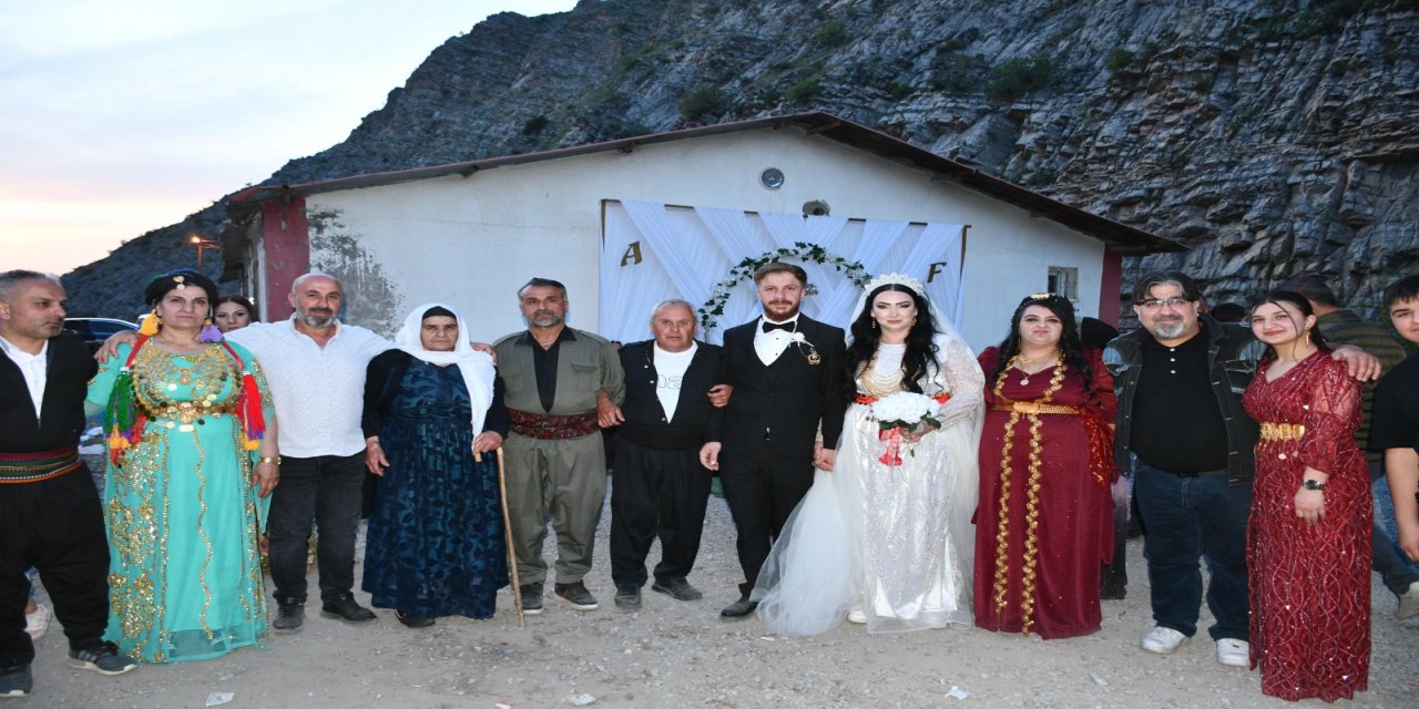 Şırnak'ta Ukraynalı Geline 2 gün 2 gece aşiret düğünü: 1 milyon liralık altın ve para takıldı