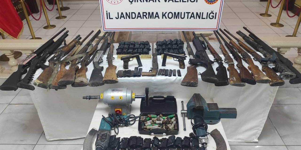 Şırnak’ta Silah Kaçakçılarına Operasyon! 7 Gözaltı, Çok Sayıda Silah Ele Geçirildi
