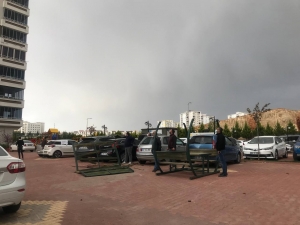 Gaziantep'te rüzgar hasara neden oldu