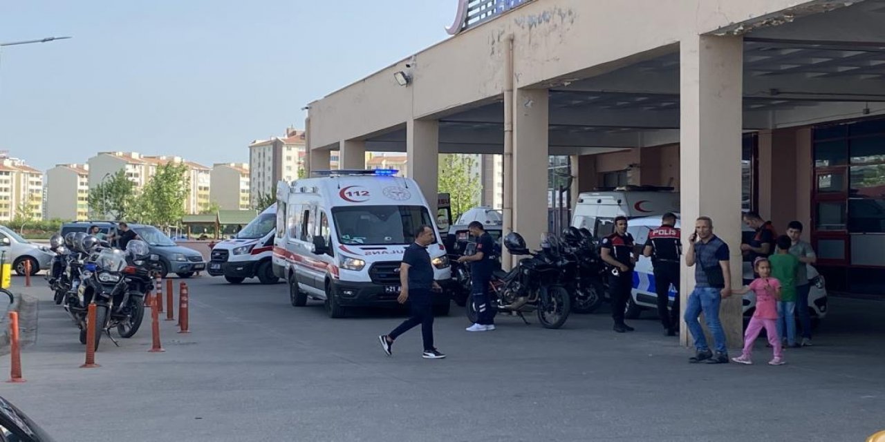 Diyarbakır’da hastanede bıçaklı kavgada 4 kişi yaralandı