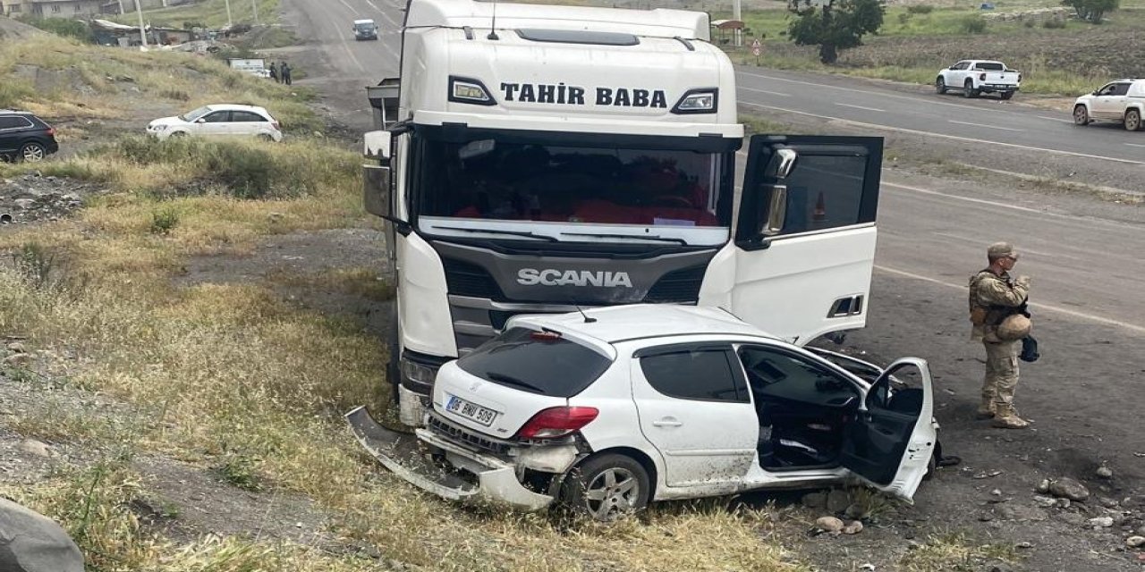 Şırnak’ta Tır ile Otomobil Çarpıştı:1 Kişi Öldü