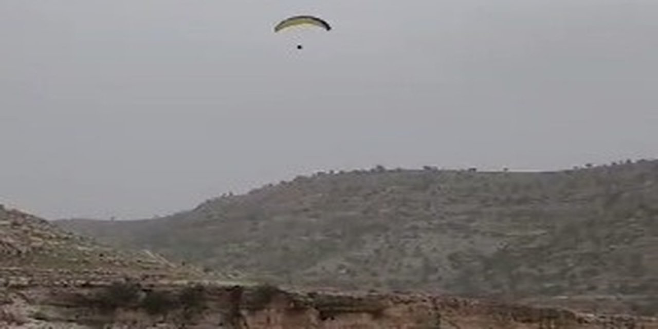 Şırnak’ta festivalde uçan paraşütçü düştü! O anlar kamerada