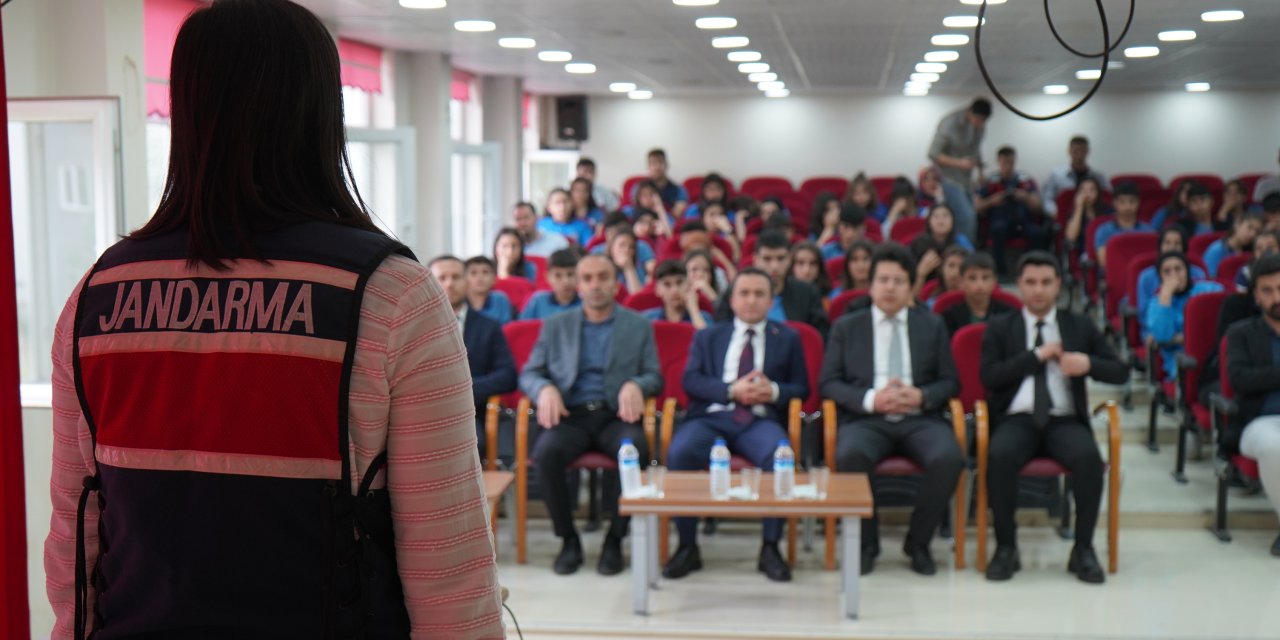 Şırnak Cumhuriyet Başsavcılığı Koordinesinde Okullarda Farkındalık Eğitimi