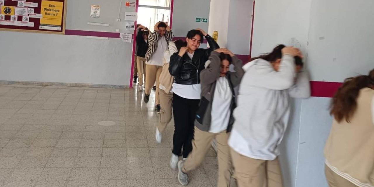 Şırnak'ta Gabar Dağı eteklerinde öğrencilere afet farkındalık eğitimi verildi