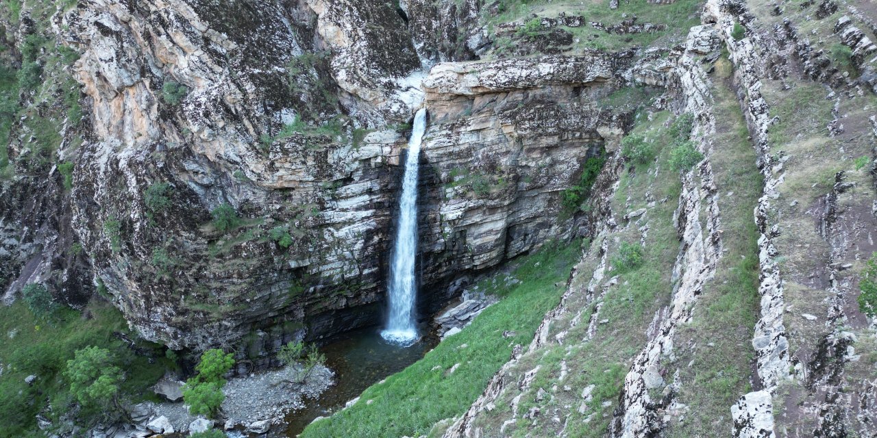 Beytüşşebap’ta Keşfedilen Doğa Harikası: 50 Metrelik Şelale ve Kanyon Vadi