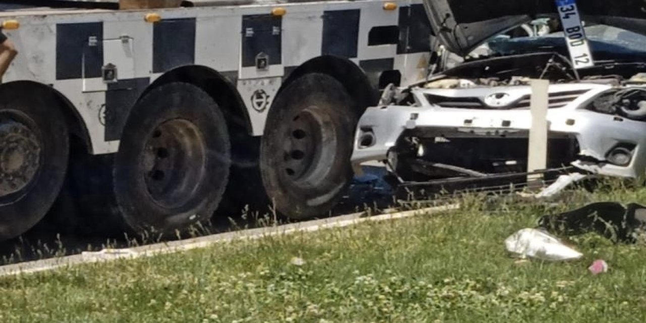 Siirt'te otomobil vinç altına girdi, sürücü hayatını kaybetti