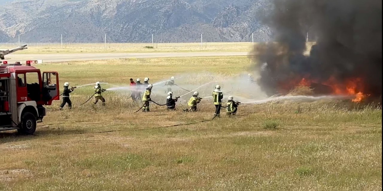 Şırnak Şerafettin Elçi Havalimanı'nda yangın tatbikatı yapıldı