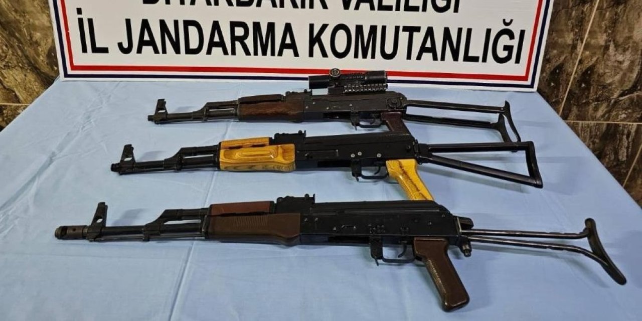 Jandarmanın durdurduğu araçta 3 adet AK-47 ele geçirildi: 1 Kişi gözaltına alındı